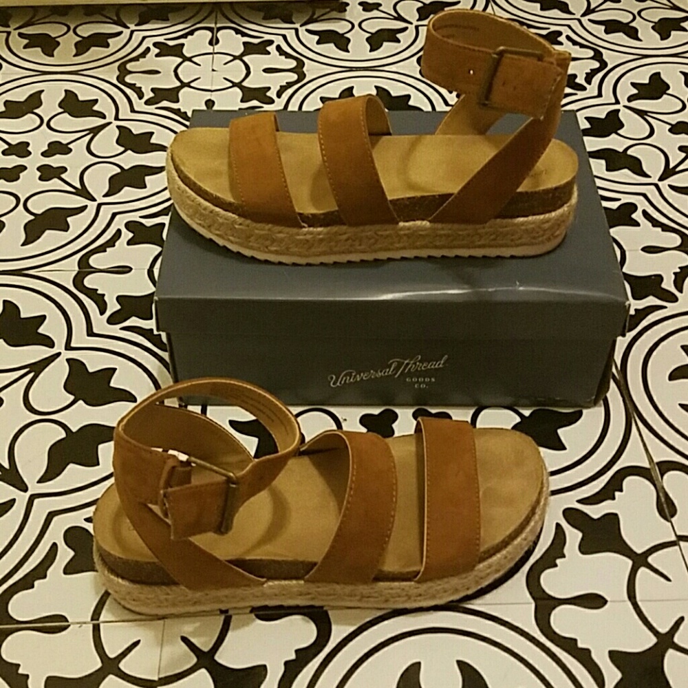 Like new universal thread agnes wedge sandals